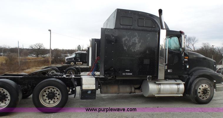 image for item L5423 2007 International 9400i semi truck