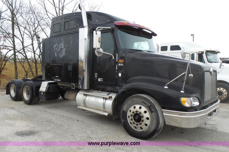 image for item L5423 2007 International 9400i semi truck