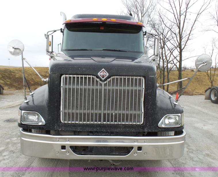 image for item L5423 2007 International 9400i semi truck
