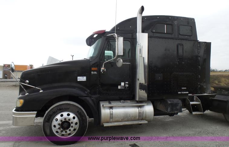 image for item L5423 2007 International 9400i semi truck