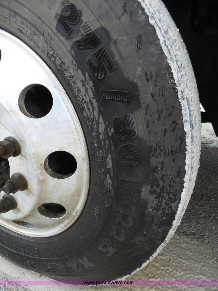 image for item L5423 2007 International 9400i semi truck