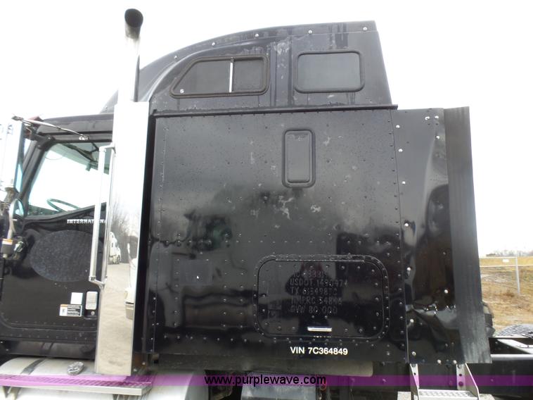 image for item L5423 2007 International 9400i semi truck