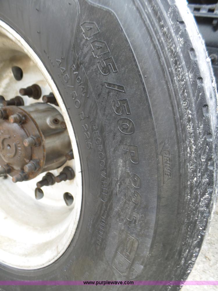 image for item L5423 2007 International 9400i semi truck