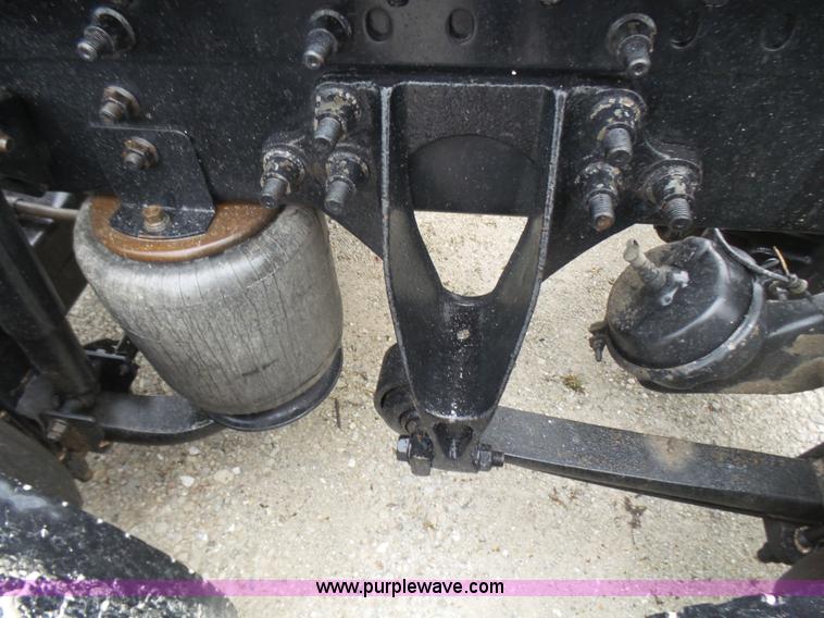 image for item L5423 2007 International 9400i semi truck