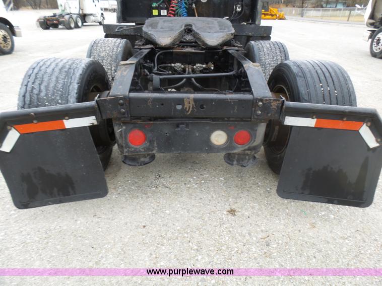 image for item L5423 2007 International 9400i semi truck