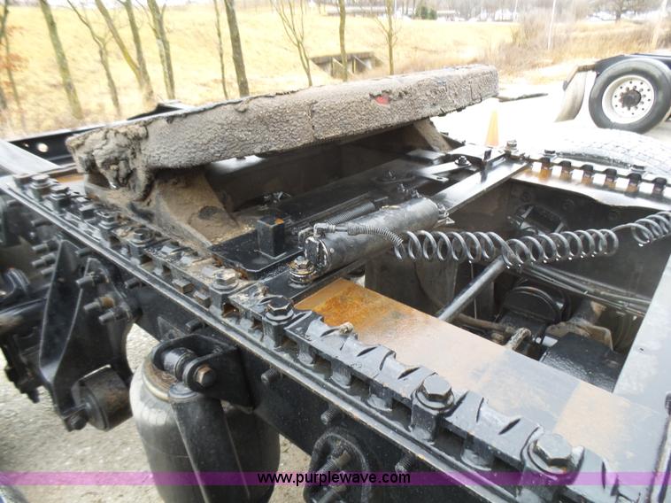 image for item L5423 2007 International 9400i semi truck