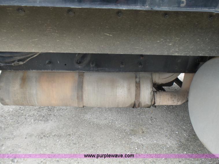 image for item L5423 2007 International 9400i semi truck