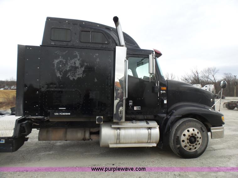 image for item L5423 2007 International 9400i semi truck
