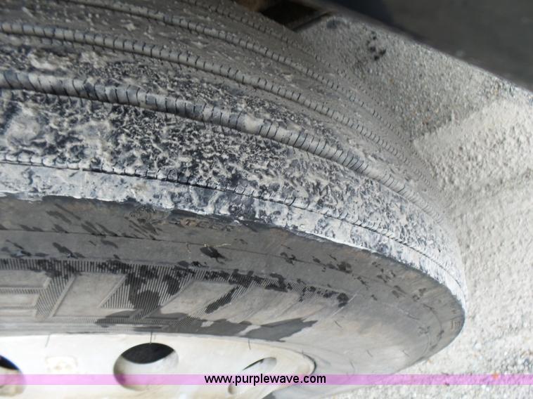 image for item L5423 2007 International 9400i semi truck