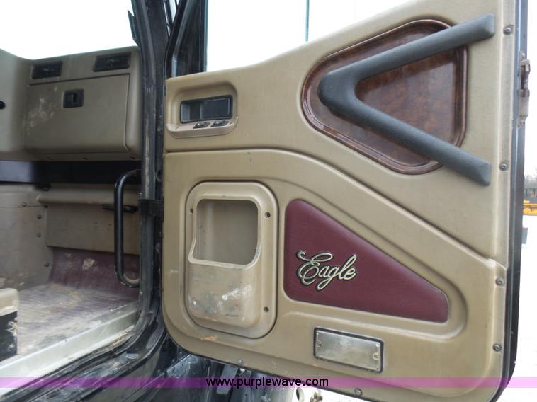 image for item L5423 2007 International 9400i semi truck