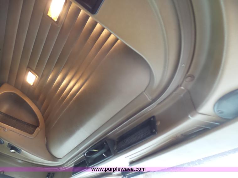 image for item L5423 2007 International 9400i semi truck