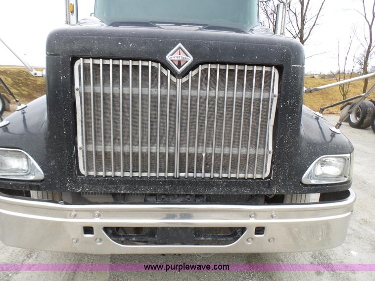 image for item L5423 2007 International 9400i semi truck