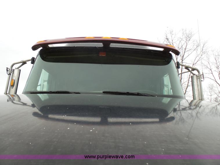 image for item L5423 2007 International 9400i semi truck