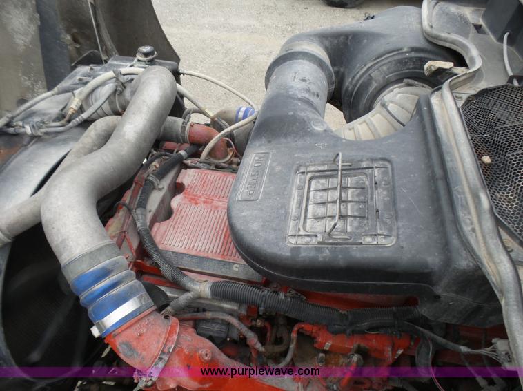 image for item L5423 2007 International 9400i semi truck