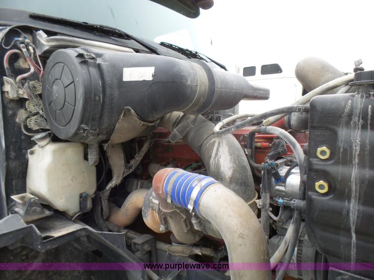 image for item L5423 2007 International 9400i semi truck