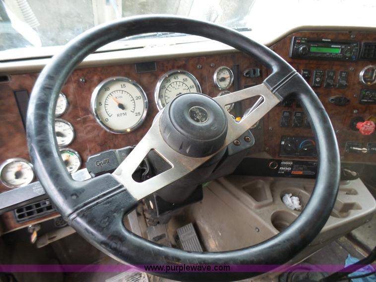 image for item L5423 2007 International 9400i semi truck