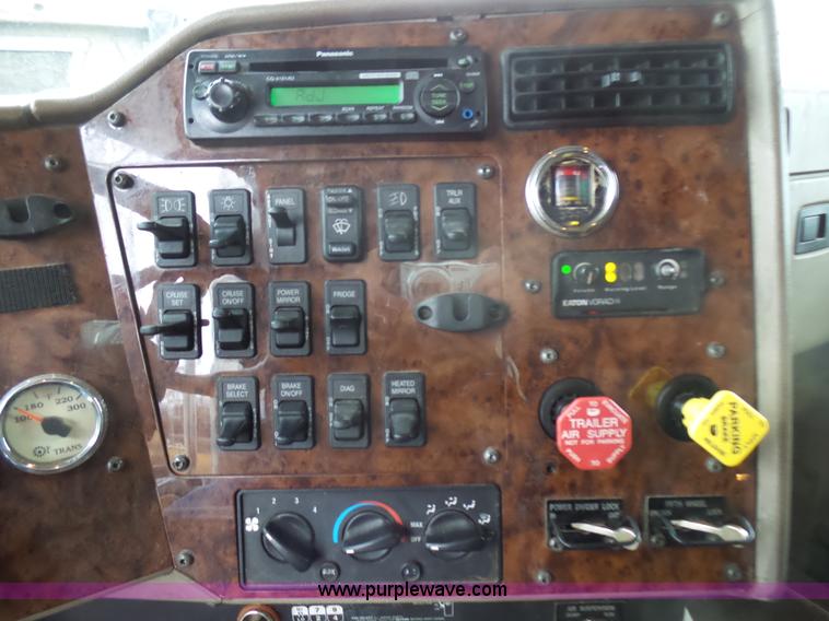 image for item L5423 2007 International 9400i semi truck