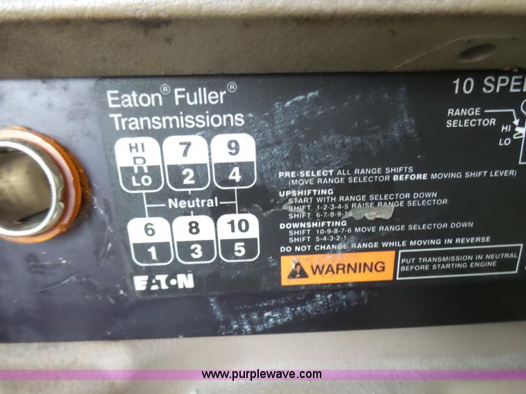 image for item L5423 2007 International 9400i semi truck