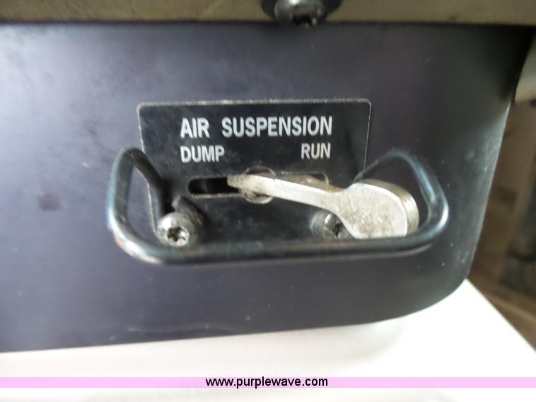 image for item L5423 2007 International 9400i semi truck