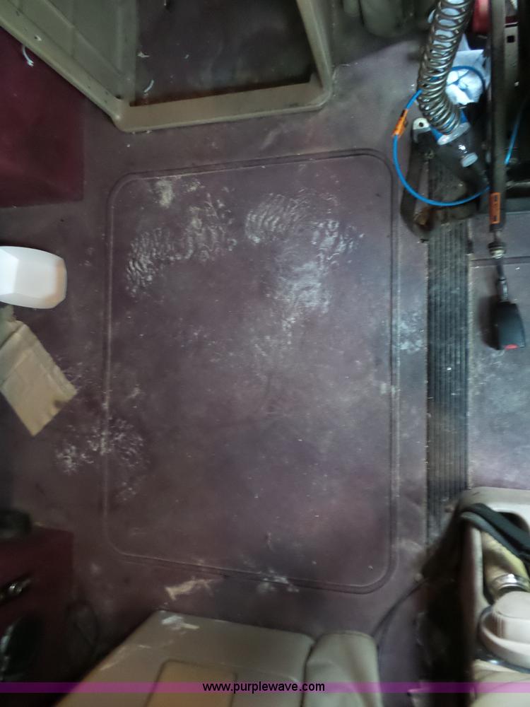 image for item L5423 2007 International 9400i semi truck