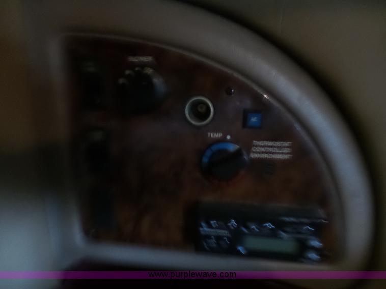 image for item L5423 2007 International 9400i semi truck