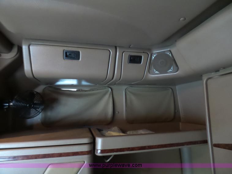 image for item L5423 2007 International 9400i semi truck