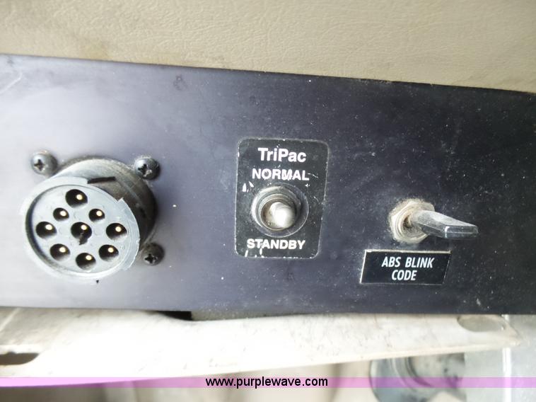 image for item L5423 2007 International 9400i semi truck