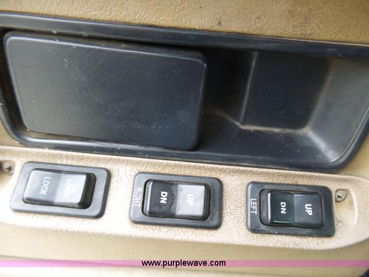 image for item L5423 2007 International 9400i semi truck