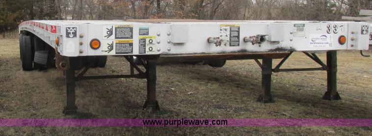 image for item L7102 1999 Wilson CF902 flatbed trailer