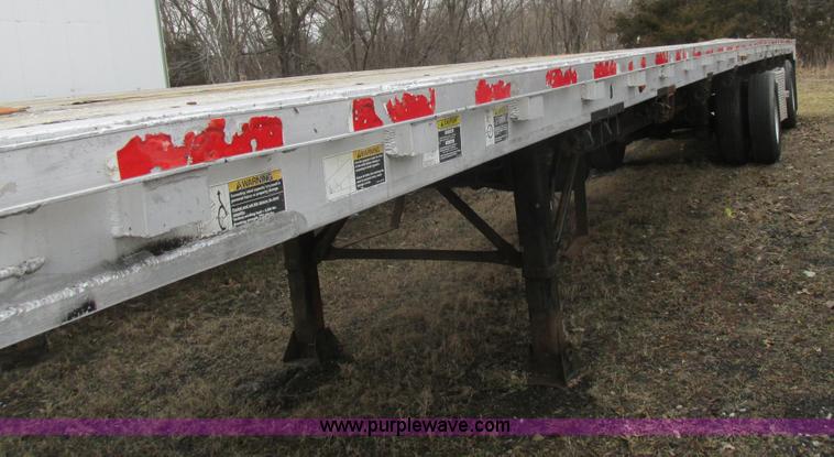 image for item L7102 1999 Wilson CF902 flatbed trailer