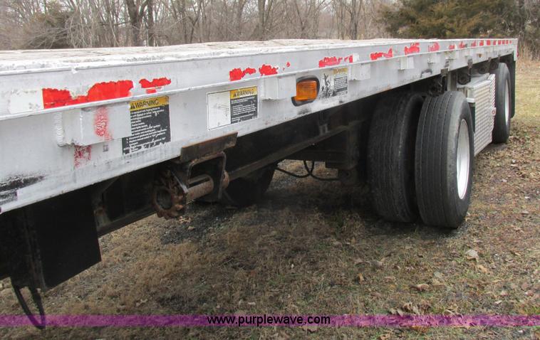 image for item L7102 1999 Wilson CF902 flatbed trailer