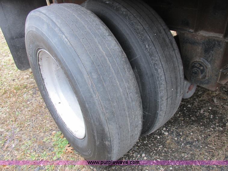 image for item L7102 1999 Wilson CF902 flatbed trailer