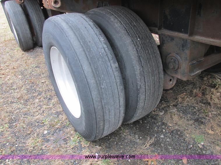 image for item L7102 1999 Wilson CF902 flatbed trailer