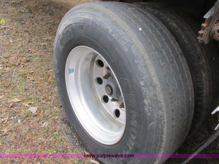 image for item L7102 1999 Wilson CF902 flatbed trailer