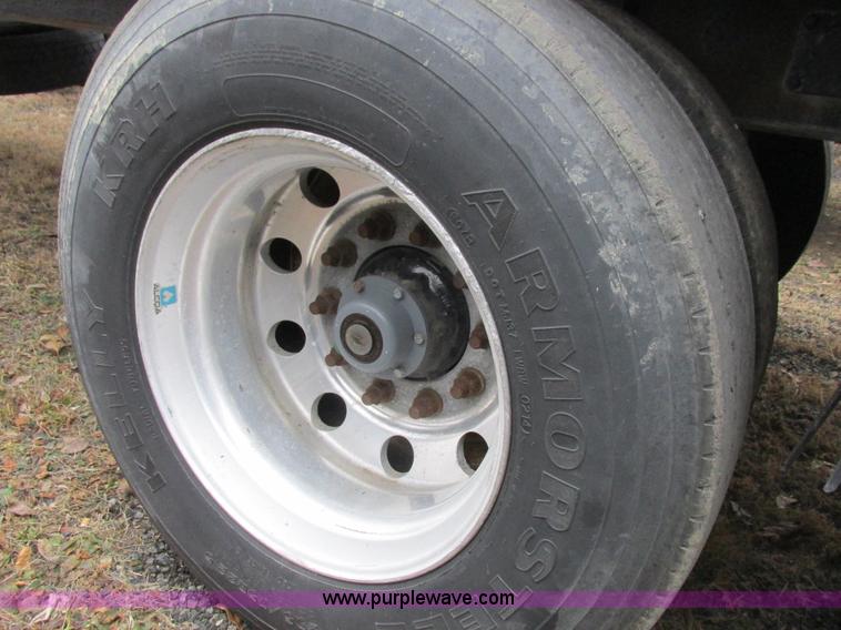 image for item L7102 1999 Wilson CF902 flatbed trailer