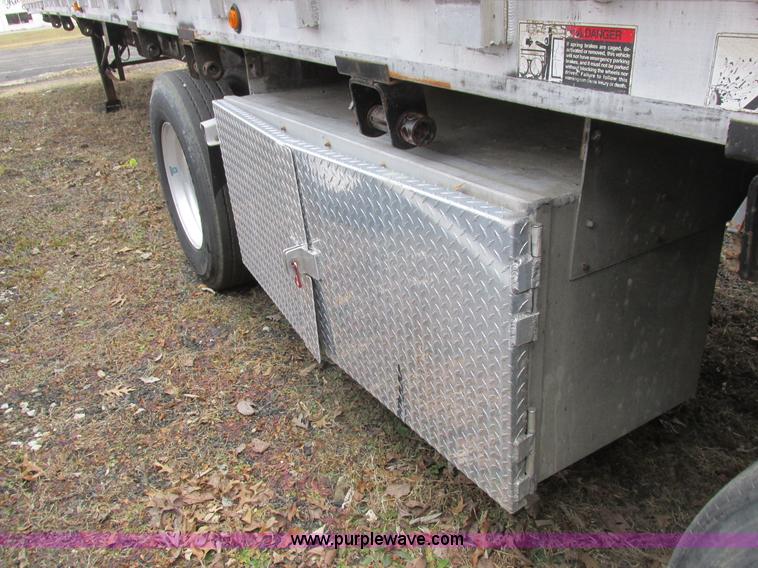 image for item L7102 1999 Wilson CF902 flatbed trailer