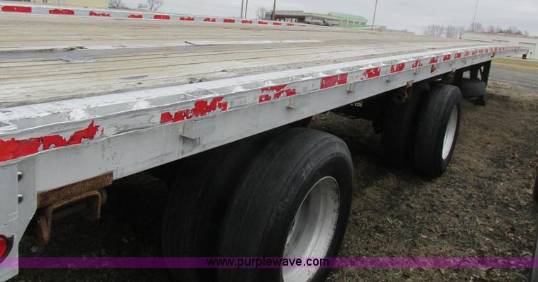 image for item L7102 1999 Wilson CF902 flatbed trailer