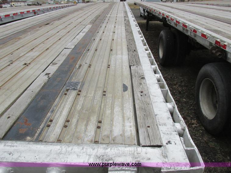 image for item L7102 1999 Wilson CF902 flatbed trailer