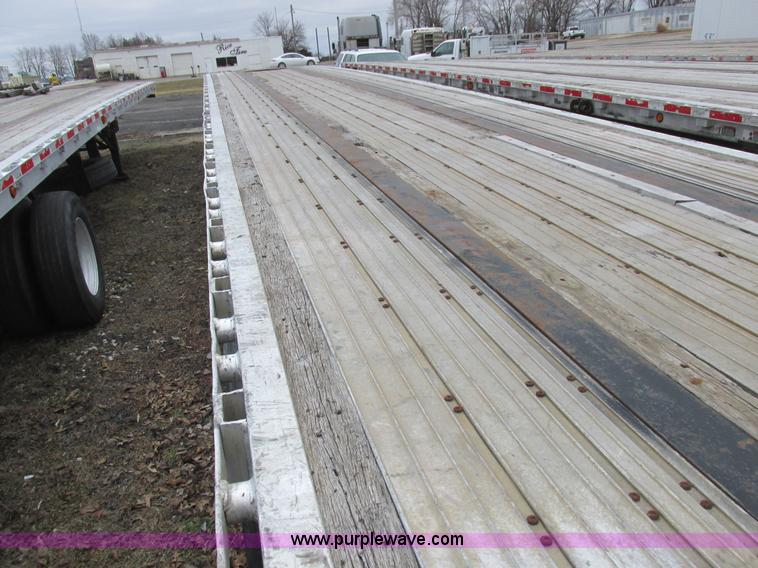 image for item L7102 1999 Wilson CF902 flatbed trailer