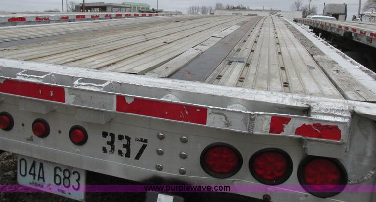image for item L7102 1999 Wilson CF902 flatbed trailer