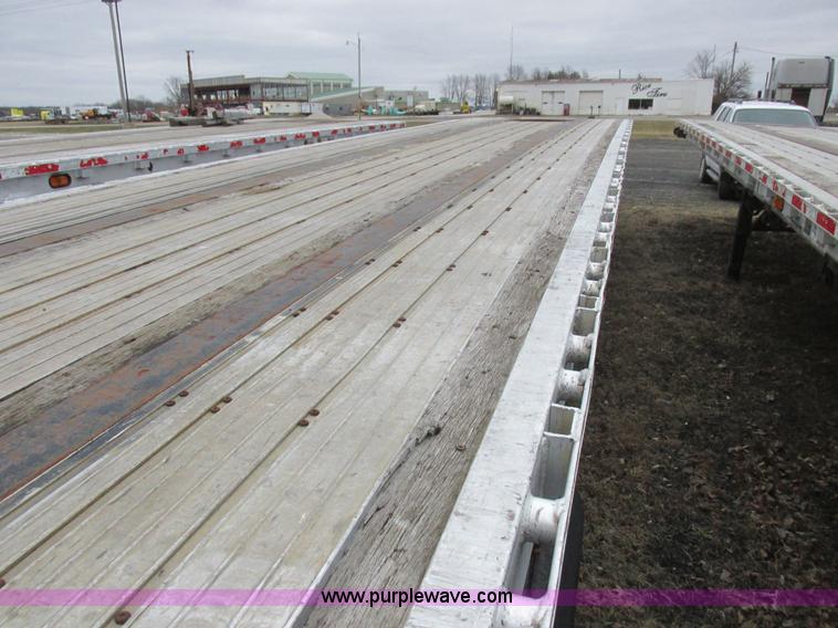 image for item L7102 1999 Wilson CF902 flatbed trailer