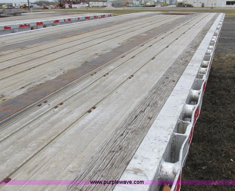 image for item L7102 1999 Wilson CF902 flatbed trailer