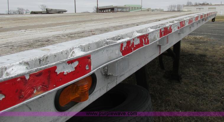 image for item L7102 1999 Wilson CF902 flatbed trailer