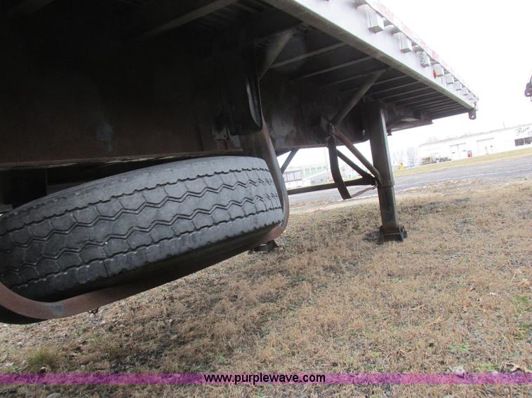 image for item L7102 1999 Wilson CF902 flatbed trailer