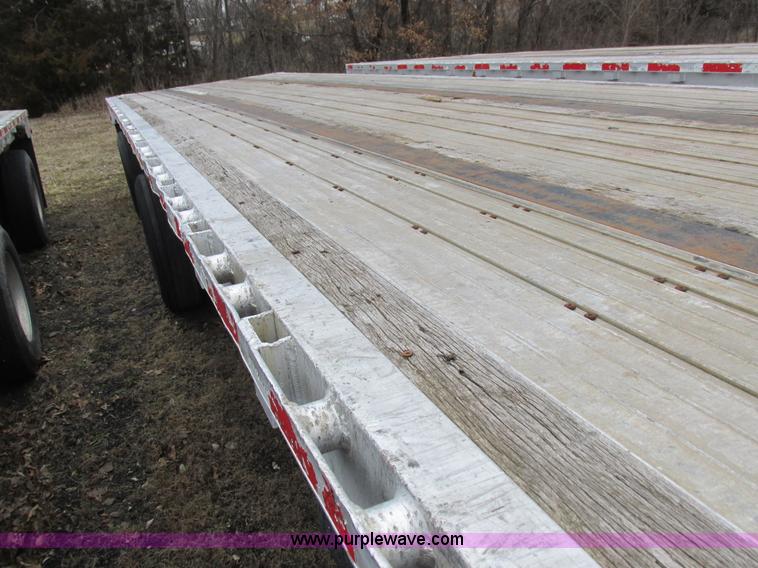 image for item L7102 1999 Wilson CF902 flatbed trailer