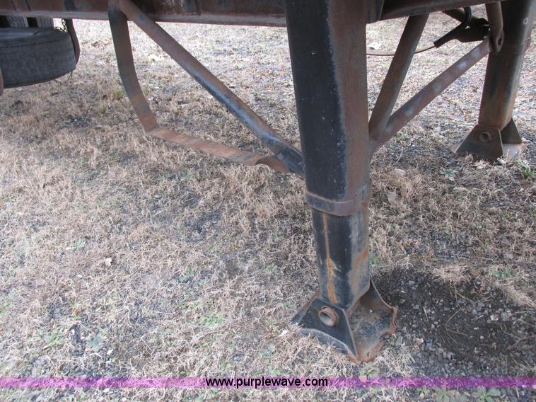 image for item L7102 1999 Wilson CF902 flatbed trailer