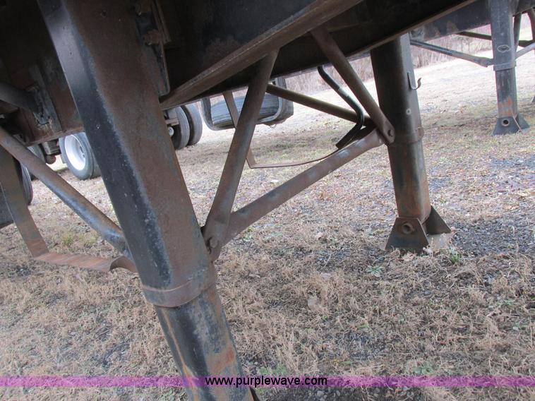 image for item L7102 1999 Wilson CF902 flatbed trailer