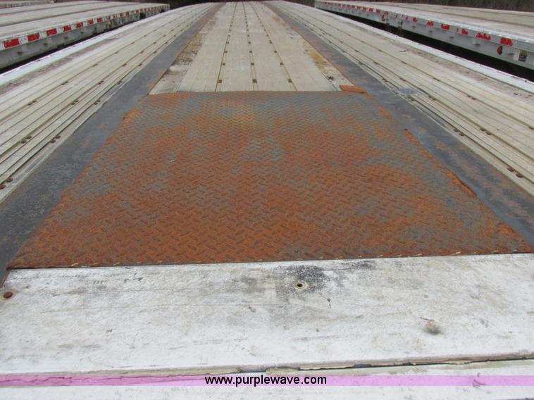 image for item L7102 1999 Wilson CF902 flatbed trailer