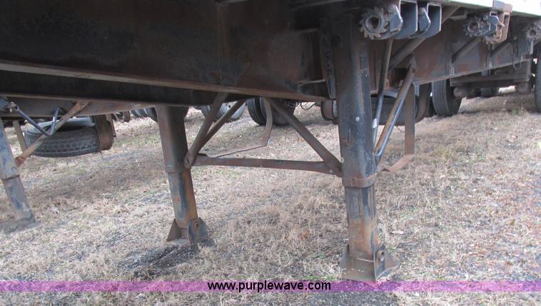 image for item L7102 1999 Wilson CF902 flatbed trailer