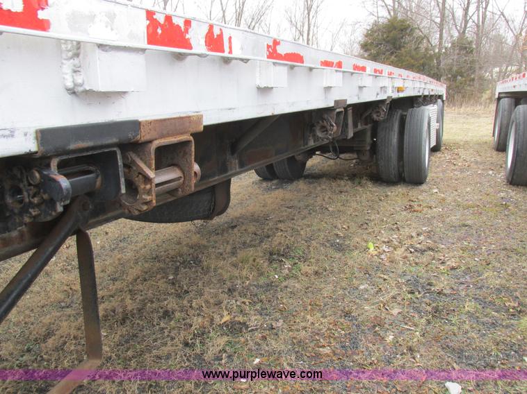 image for item L7102 1999 Wilson CF902 flatbed trailer